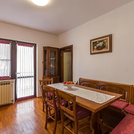 Nada 1202 Apartman