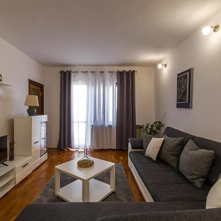 Nada 1202 Apartman